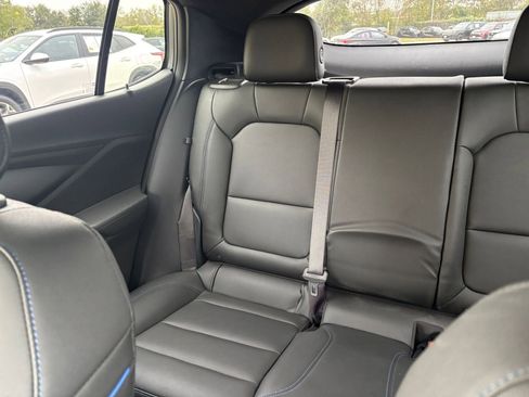 Used 2025 Buick Envista Sport Touring image 37