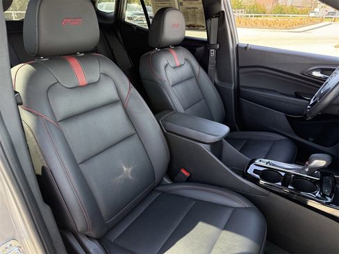 Certified 2025 Chevrolet Trax RS w/ Sunroof Package image 22