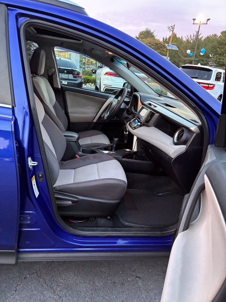 Used 2014 Toyota RAV4 XLE AWD/4WD image 21