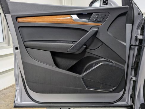 Used 2023 Audi Q5 Premium w/ Convenience Package image 13