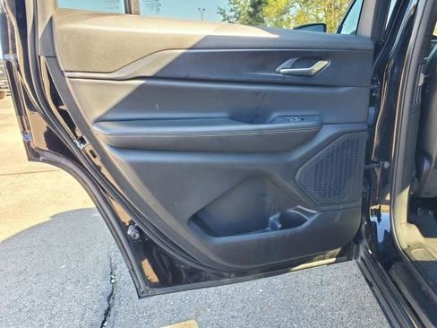 Used 2024 Jeep Grand Cherokee L Laredo image 23