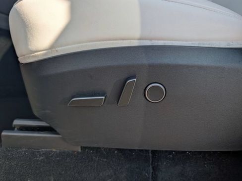 Used 2024 Tesla Model Y Long Range AWD/4WD image 16