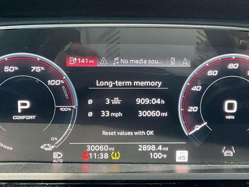 Used 2022 Audi e-tron Premium Plus w/ Premium Plus Package AWD/4WD image 25