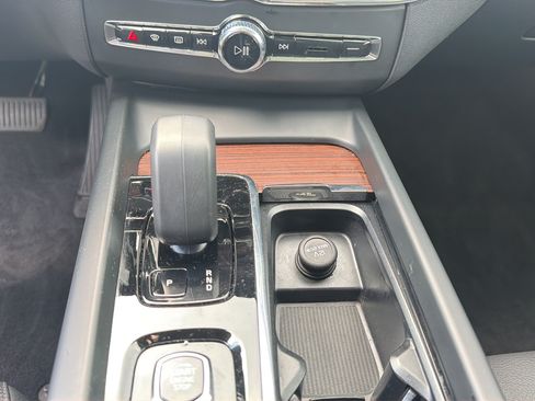 Used 2024 Volvo XC60 B5 Plus AWD/4WD image 21