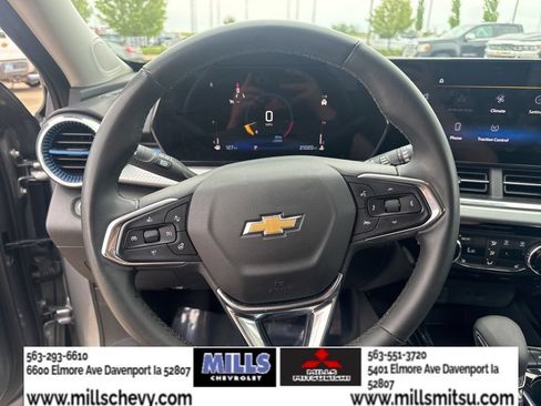 Used 2025 Chevrolet Trax LT w/ LT Convenience Package FWD image 13