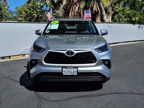 Certified 2025 Toyota Highlander XLE AWD/4WD image 2