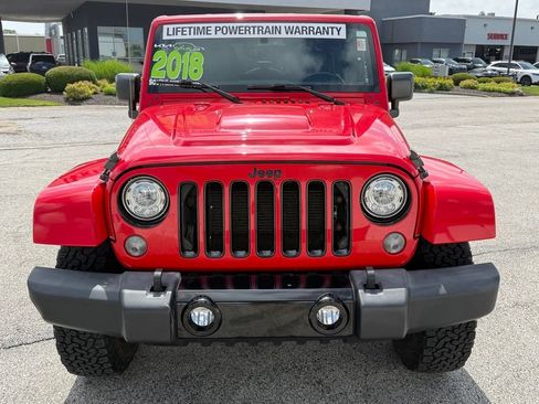 Used 2018 Jeep Wrangler Unlimited Sahara AWD/4WD image 2