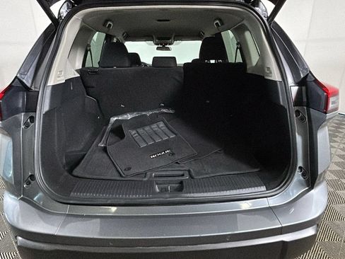 Used 2025 Nissan Rogue SV FWD image 30