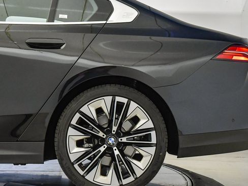 Used 2025 BMW 530i w/ Premium Package image 11