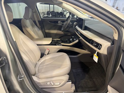 Used 2023 Lincoln Nautilus FWD w/ Premium Package image 11