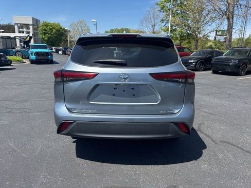 Used 2023 Toyota Highlander XLE image 5