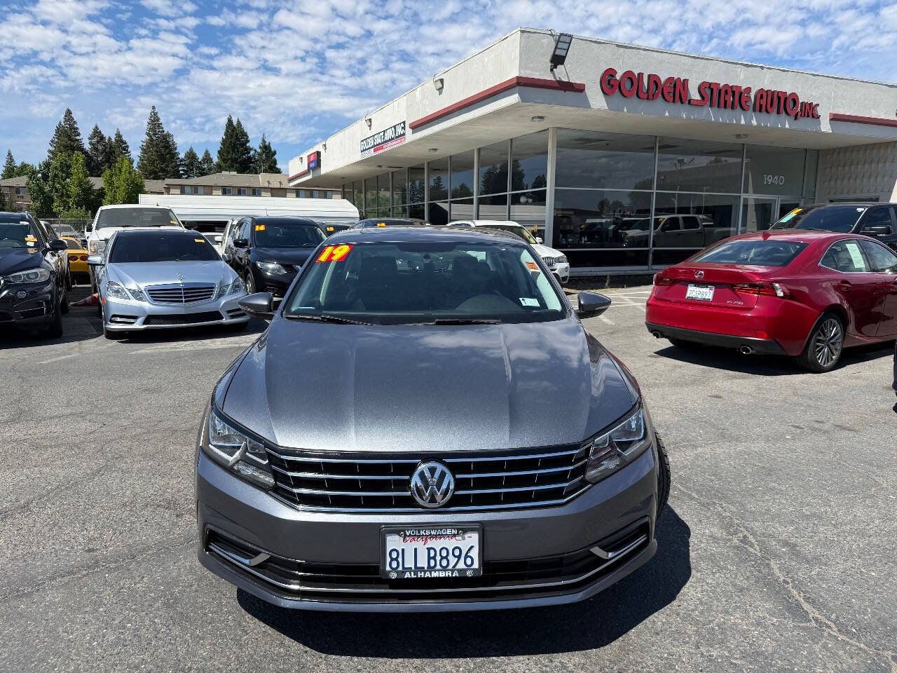 Used 2019 Volkswagen Passat 2.0T Wolfsburg FWD image 2