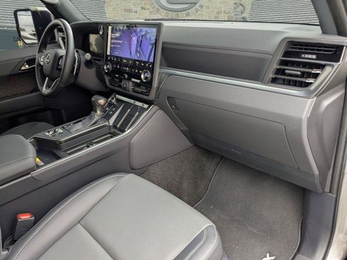 Used 2025 Lexus GX 550 w/ Cold Area Package AWD/4WD image 23