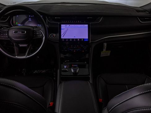 New 2025 Jeep Grand Cherokee Limited w/ Luxury Tech Group II image 3