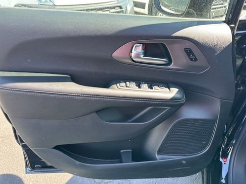 New 2027 Chrysler Pacifica Select AWD/4WD image 10