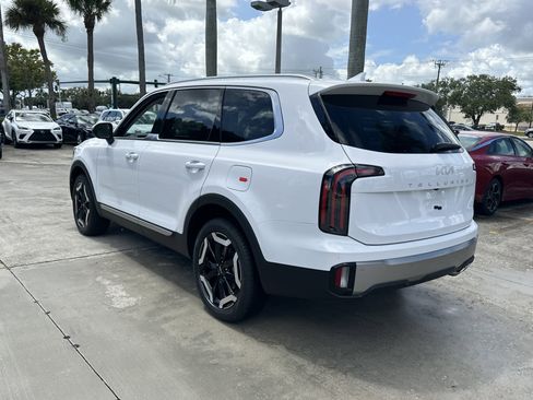 New 2025 Kia Telluride EX w/ EX Captain's Chair Package image 8