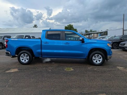 Used 2025 Chevrolet Silverado 1500 LT AWD/4WD image 3