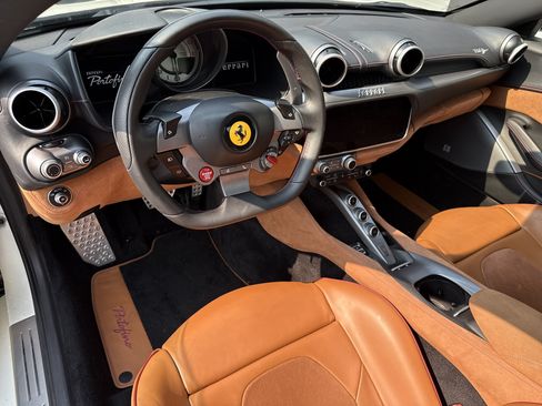 Used 2019 Ferrari Portofino RWD image 3