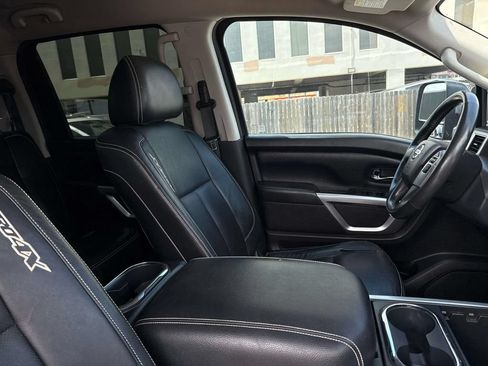 Used 2016 Nissan Titan PRO-4X w/ Pro-4x Convenience Package AWD/4WD image 10
