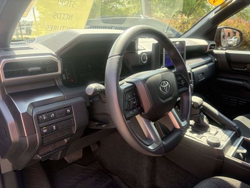 Used 2025 Toyota 4Runner SR5 RWD image 7