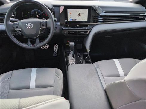Used 2025 Toyota Camry SE image 18