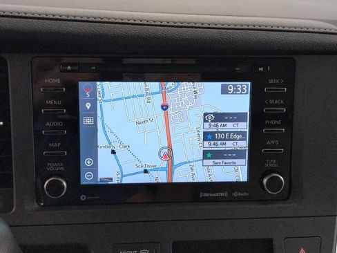 Used 2018 Toyota Sienna XLE w/ XLE Navigation Package FWD image 8