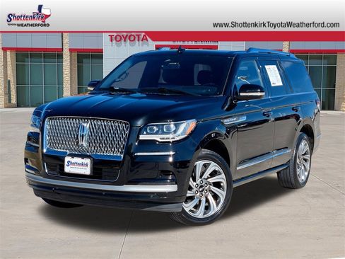 Used 2024 Lincoln Navigator Reserve image 1