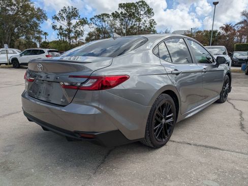 Used 2025 Toyota Camry SE image 4