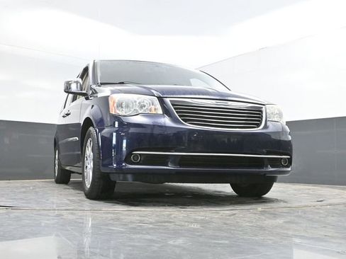 Used 2012 Chrysler Town & Country Touring-L w/ Entertainment Group #2 FWD image 25