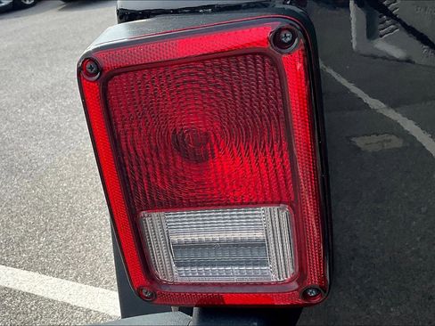 Used 2018 Jeep Wrangler Unlimited Sport w/ Connectivity Group image 30