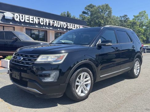 Used 2017 Ford Explorer XLT w/ Equipment Group 201A image 1