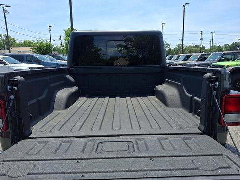 Used 2023 Jeep Gladiator Sport AWD/4WD image 18