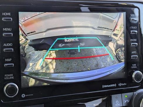 Used 2020 Toyota Highlander XLE image 7