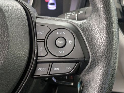 Used 2021 Toyota Corolla LE image 19