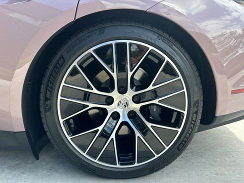 Used 2025 Porsche Taycan image 39