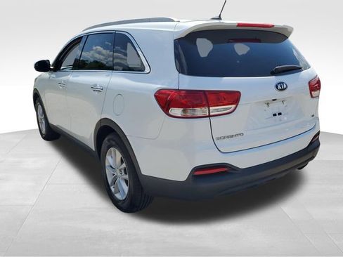 Used 2017 Kia Sorento LX FWD image 6