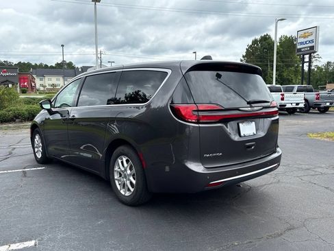 Used 2023 Chrysler Pacifica Touring-L FWD image 28