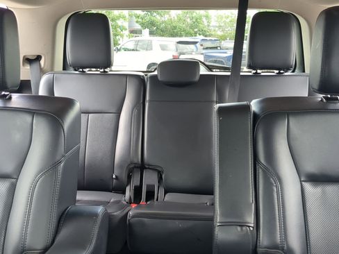 Used 2024 Ford Expedition XLT RWD image 23