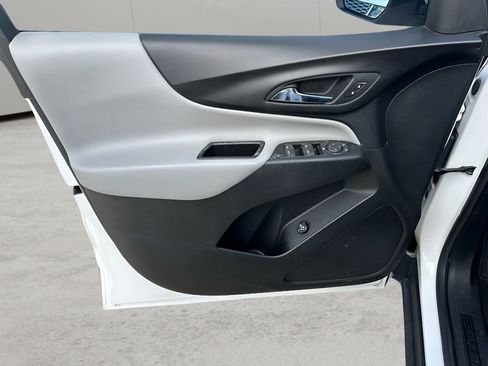 Used 2018 Chevrolet Equinox LT image 9