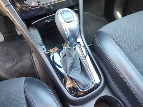 Used 2021 Buick Encore Preferred image 22