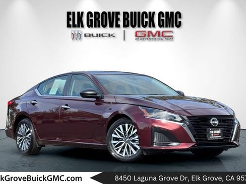 Used 2025 Nissan Altima 2.5 SV FWD image 1
