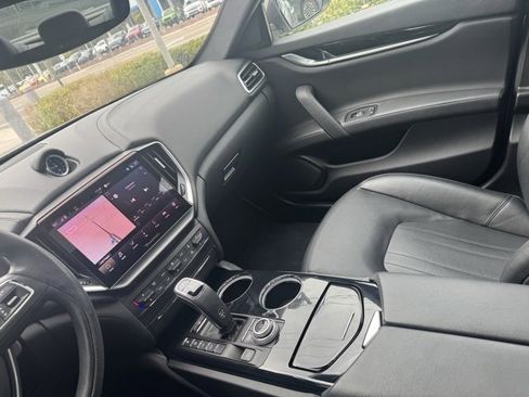 Used 2021 Maserati Ghibli S image 13