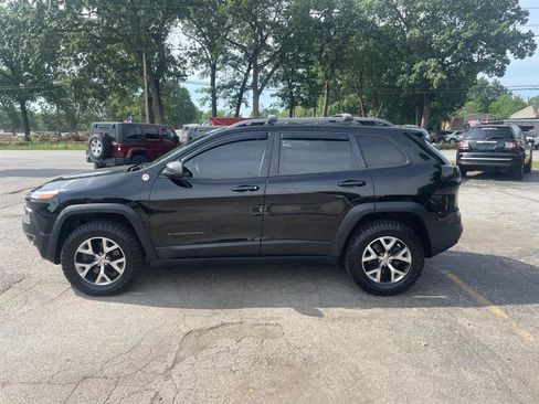 Used 2017 Jeep Cherokee Trailhawk w/ Comfort & Convenience Group AWD/4WD image 8