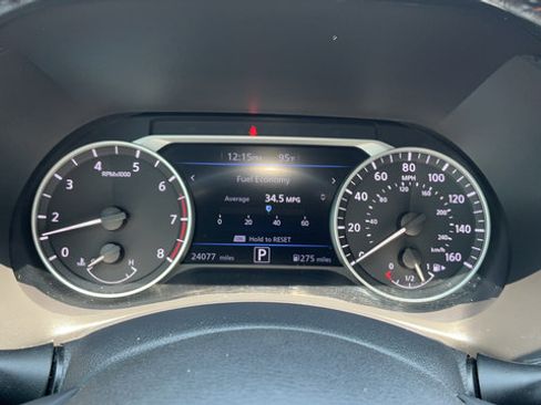 Certified 2024 Nissan Sentra SR w/ SR Premium Package FWD image 13