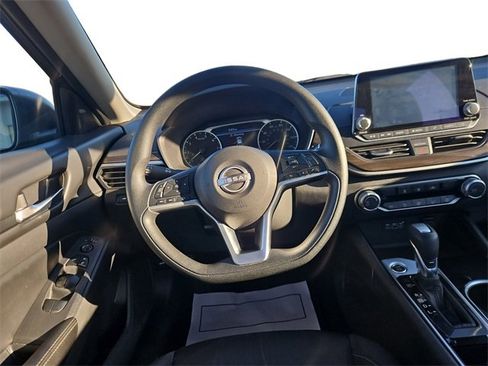 Used 2024 Nissan Altima 2.5 SV image 12