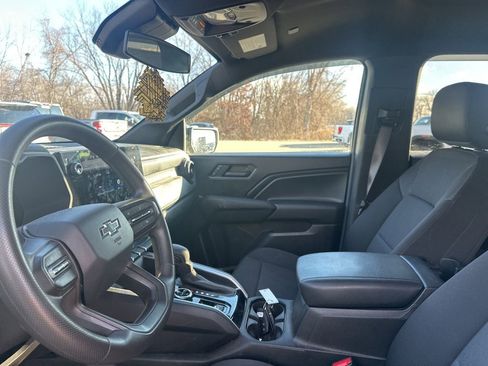 Used 2023 Chevrolet Colorado Trail Boss w/ Technology Package image 16