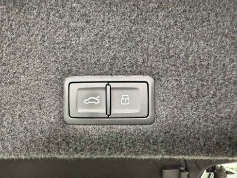 Used 2019 Lamborghini Urus image 44