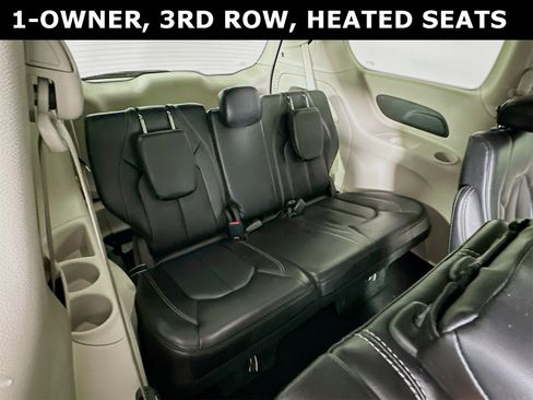 Used 2024 Chrysler Pacifica Touring-L image 27