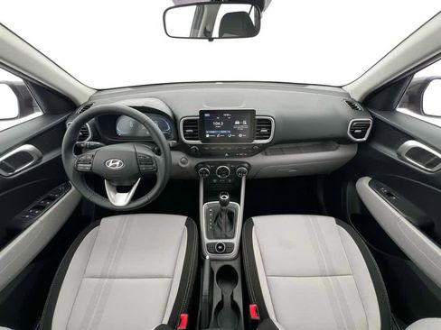 New 2025 Hyundai Venue SEL image 13