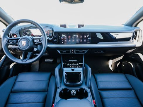 Certified 2025 Porsche Cayenne image 24